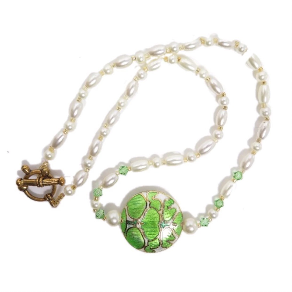 Pretty Green Cloisonne Enamel Faux Pearl Bead Necklace